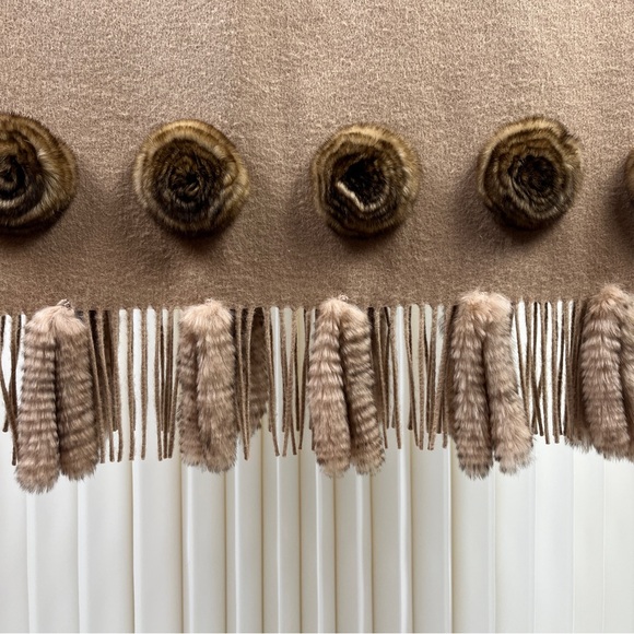 Elegant Tan Scarf with Fur Accents - Picture 3 of 16